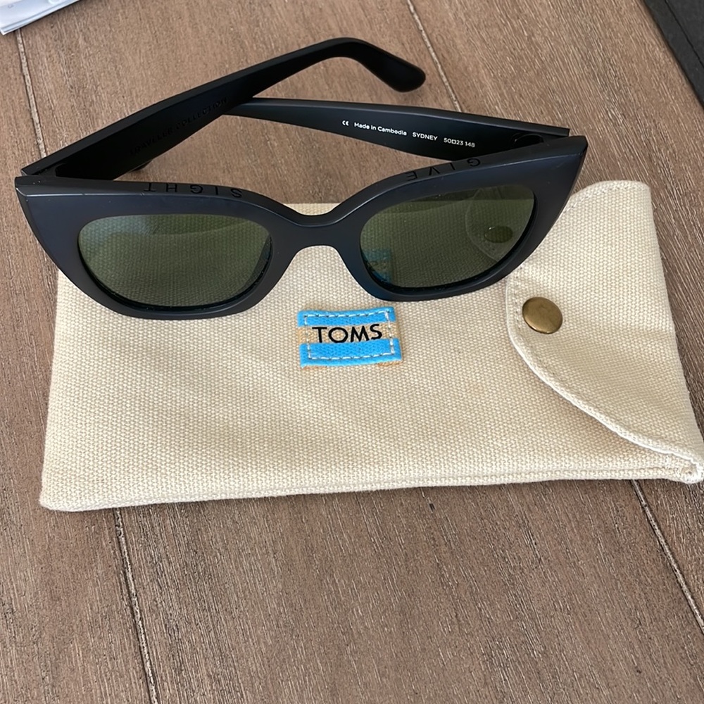 TOMS Sydney black cat eye sunglasses
